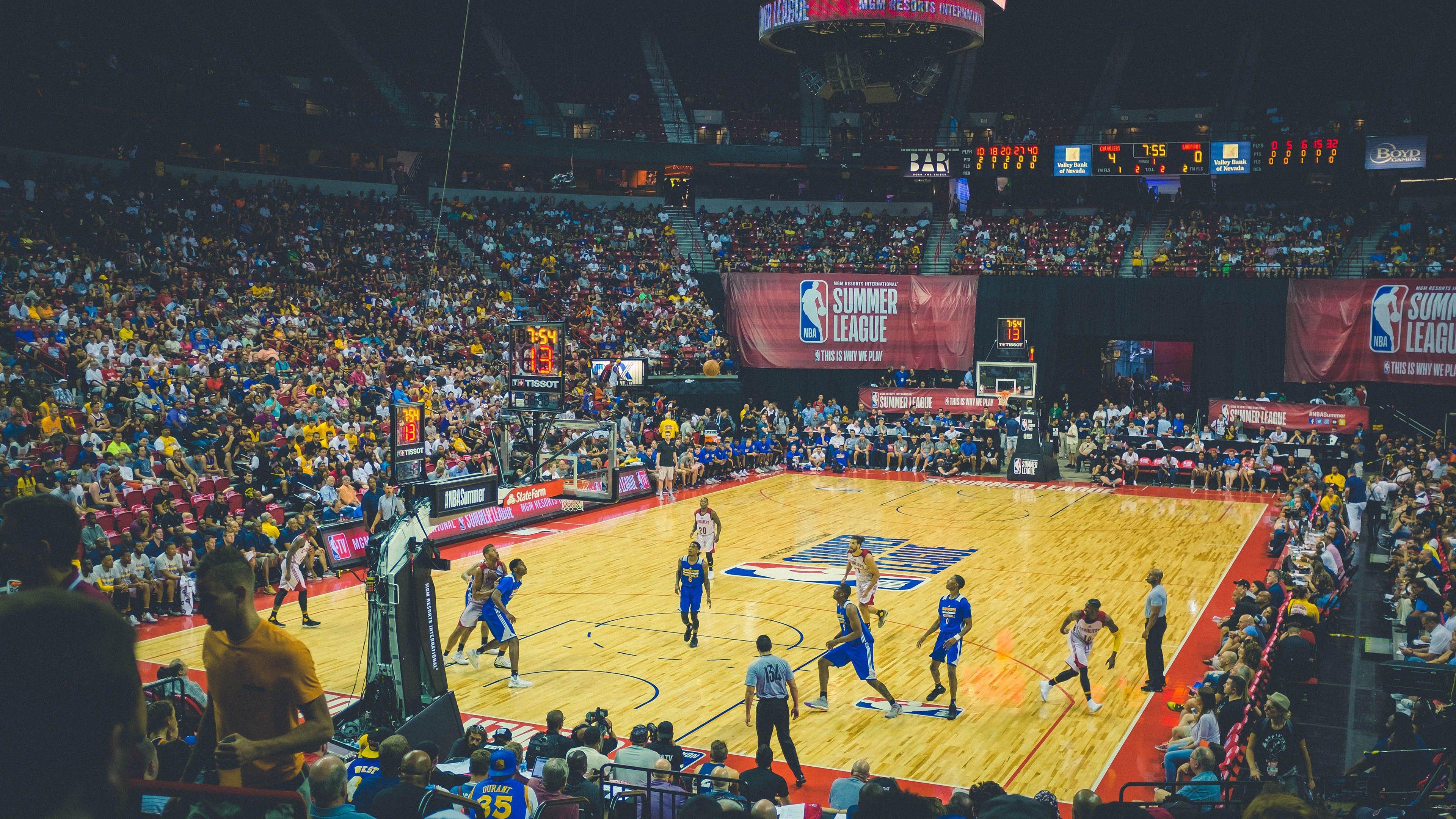 詹皇,字母放50年前能拿250分!雄鹿球星,这不能比